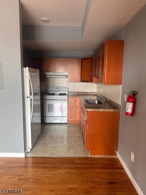 5-231 Dayton Ave, Clifton, NJ, 07011-1505 | Card Image