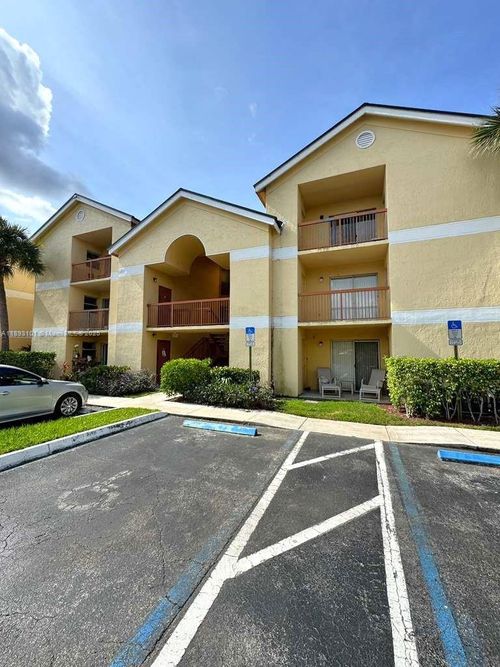 apt-122-7610 Westwood Dr, Tamarac, FL, 33321-2338 | Card Image