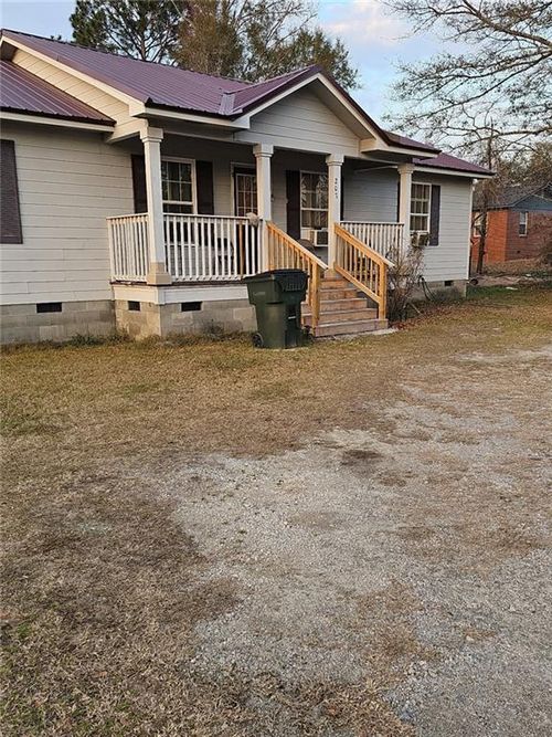 207 Fowler St, Swainsboro, GA, 30401-3724 | Card Image