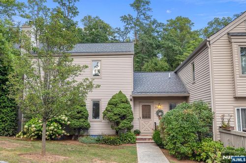 2A Somerset Hills Ct, Bernardsville, NJ, 07924-2291 | Card Image