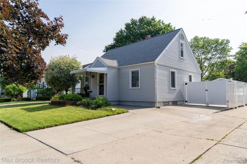 2360 Royal Ave, Berkley, MI, 48072-1235 | Card Image