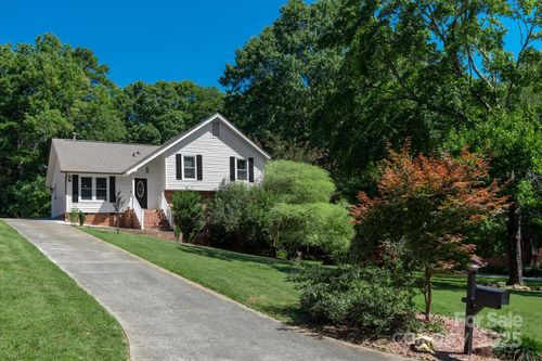 13423 Idlefield Ln, Matthews, NC, 28105-3694 | Card Image