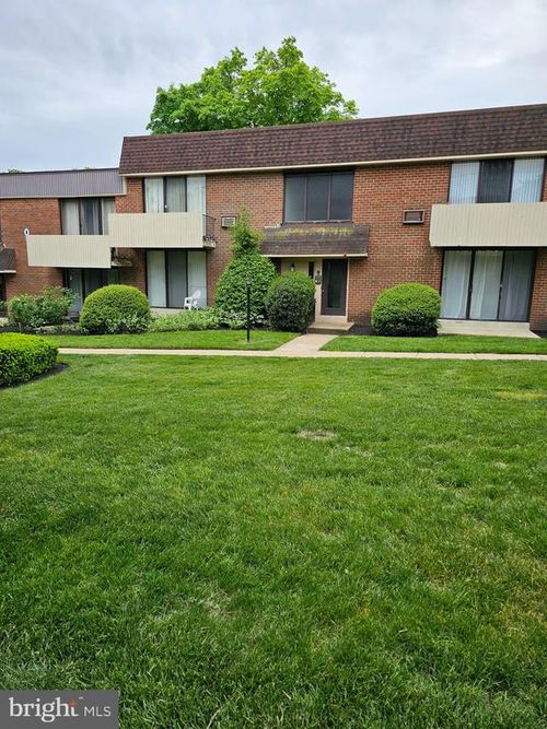 apt-o15-100 E Glenolden Ave, GLENOLDEN, PA, 19036-2256 | Card Image