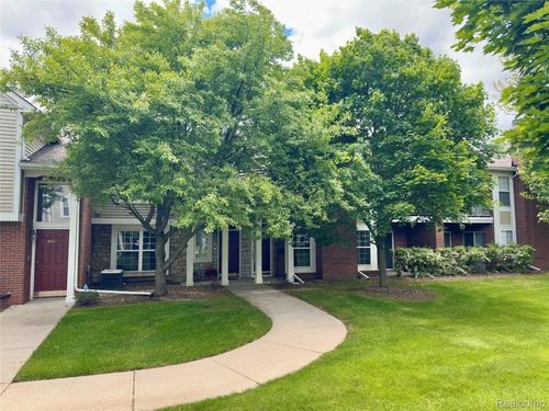 5484 Pine Aires Dr, Sterling Heights, MI, 48314-1348 | Card Image