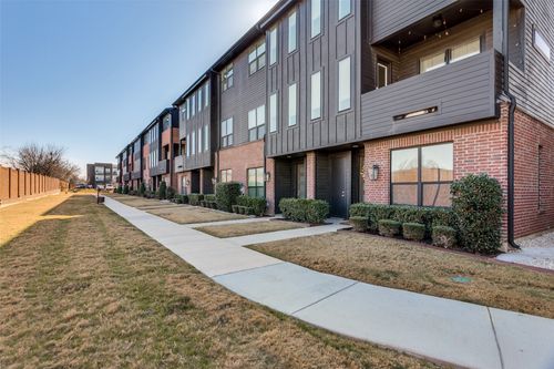 2812 Addison Park Ln, Fort Worth, TX, 76110-3555 | Card Image