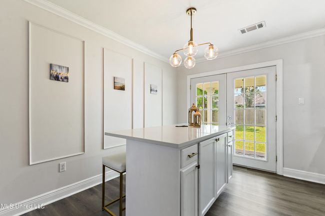 414 Demontlizin bar with storage | Image 8