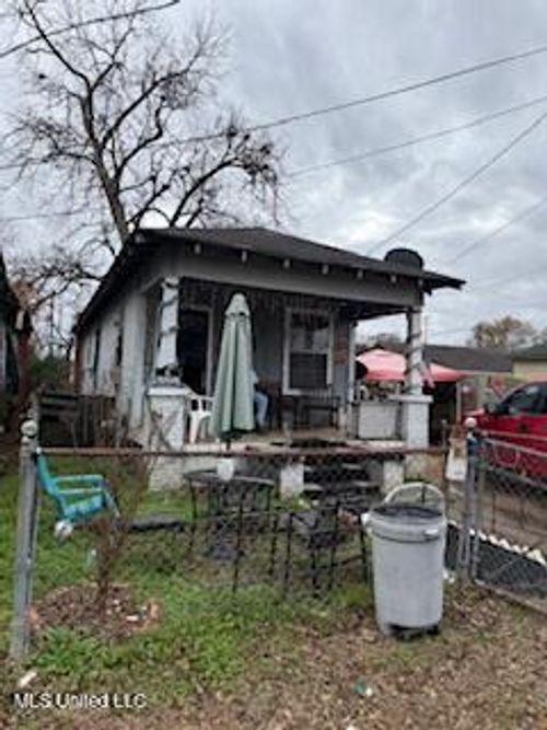 317 W Percy St, Greenwood, MS, 38930-6128 | Card Image