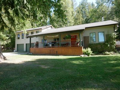 165 Gensick Rd, House other with 5 bedrooms, 3 bathrooms and 6 parking in Nakusp BC | Image 1