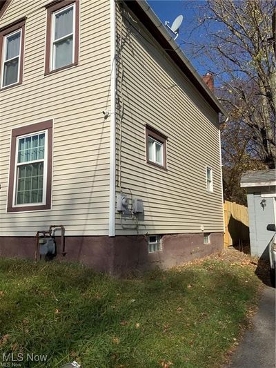 375 Lillian Street, House other with 2 bedrooms, 1 bathrooms and null parking in Akron OH | Image 2