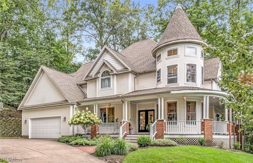 8851 Spring Valley Dr, Broadview Heights, OH, 44147-2573 | Card Image