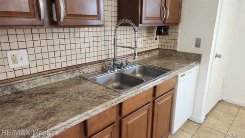 1591 Garfield Ave, Lincoln Park, MI, 48146-2307 | Card Image