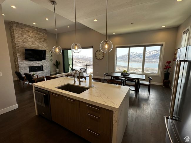 818 E Miner Way, Townhouse with 3 bedrooms, 3 bathrooms and 2 parking in Hideout UT | Image 7
