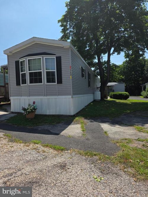 860 Latshaw Rd, SPRING CITY, PA, 19475-1208 | Card Image