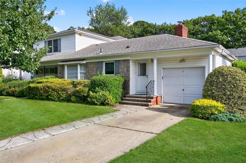47 Vassar St, Garden City, NY, 11530-5138 | Card Image