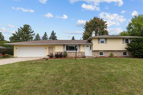 324 W Sunset Avenue, GRAND CHUTE, WI, 54911 | Card Image