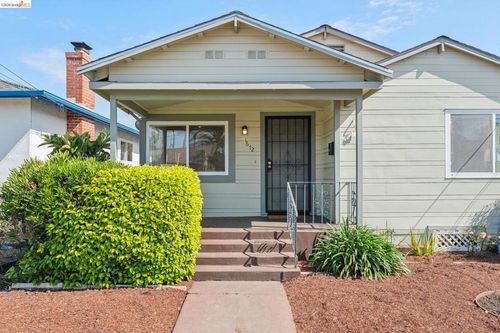 1672 67th Ave, Oakland, CA, 94621-3618 | Card Image