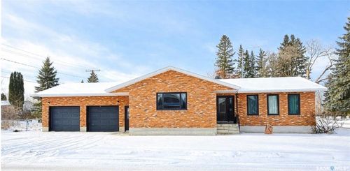 700 9th Ave W, Nipawin, SK, S0E1E0 | Card Image