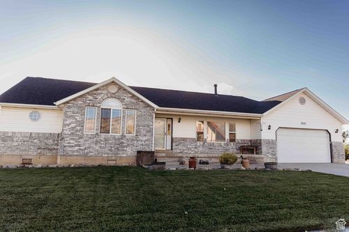 3231 N Pelican Dr, Farr West, UT, 84404-9365 | Card Image