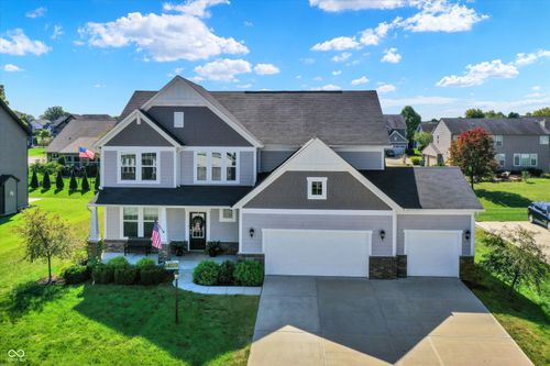 7877 Villa Cir, Avon, IN, 46123-7806 | Card Image