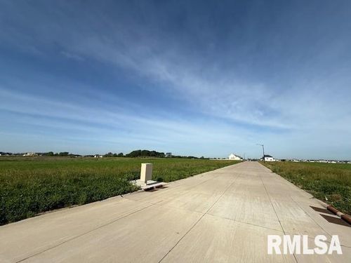 6795 Meghan Ave, Bettendorf, IA, 52722-6447 | Card Image