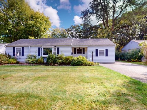8223 Broadmoor Rd, Mentor, OH, 44060-7505 | Card Image