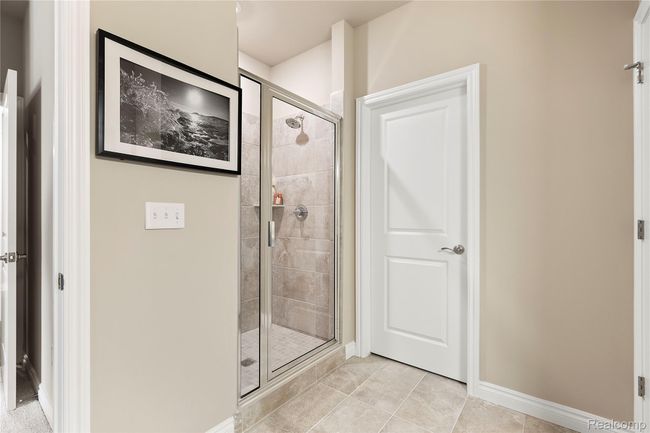 28 Owner's Bath.jpg | Image 8