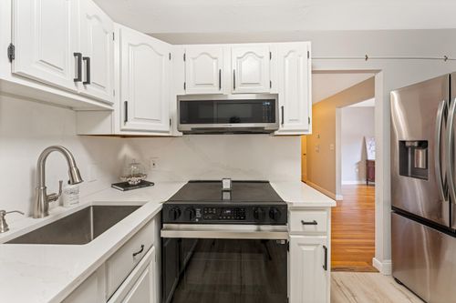 8-4 Brook Rd, Salem, NH, 03079-3614 | Card Image