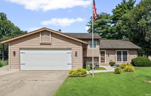 813 Foxwood Dr, Lafayette, IN, 47905-8760 | Card Image