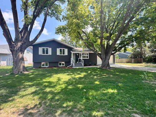 10 Evergreen Ln, McCook Lake, SD, 57049-4048 | Card Image
