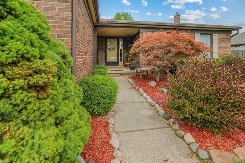 16447 Woodstream Dr, Clinton Township, MI, 48038-4195 | Card Image