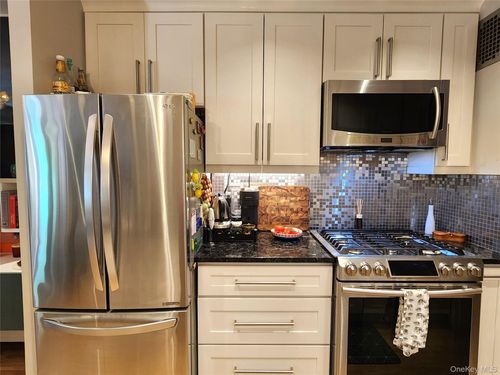 apt-3r-25 Park Pl, Great Neck, NY, 11021-5018 | Card Image