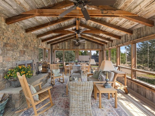Room above garage for outdoor living | Image 20