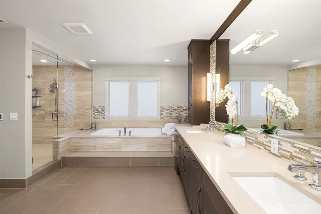 Luxurious spa bathroom. | Image 23