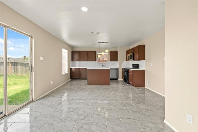 Breakfast + Kitchen | Image 11