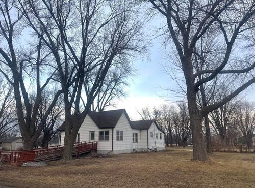 200 5th St, Walnut Grove, MN, 56180-9307 | Card Image