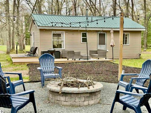 10856 Pine Creek Rd, Manistee, MI, 49660-9490 | Card Image