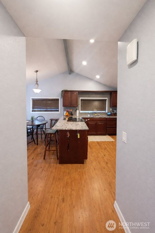 7417 Ne 170th St, Kenmore, WA, 98028-3922 | Card Image