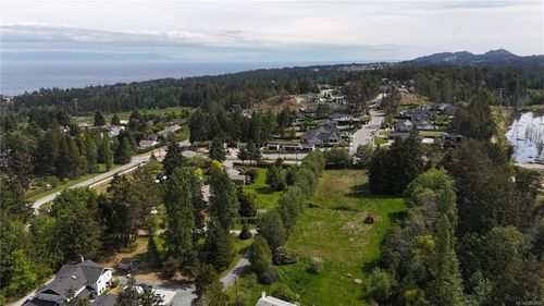 6671 Harwood Dr, Lantzville, BC, V0R2H0 | Card Image