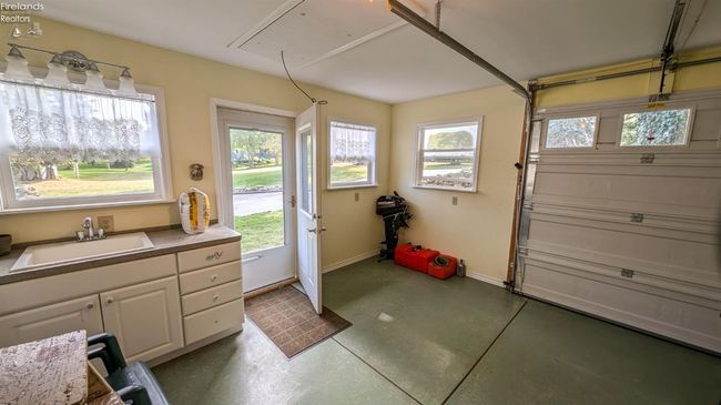 4376 E Cliff Rd, House other with 3 bedrooms, 3 bathrooms and 3 parking in Port Clinton OH | Image 39