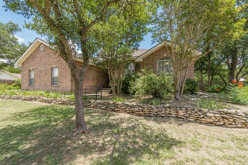 127 Maple Dr, Mountain City, TX, 78610-9228 | Card Image
