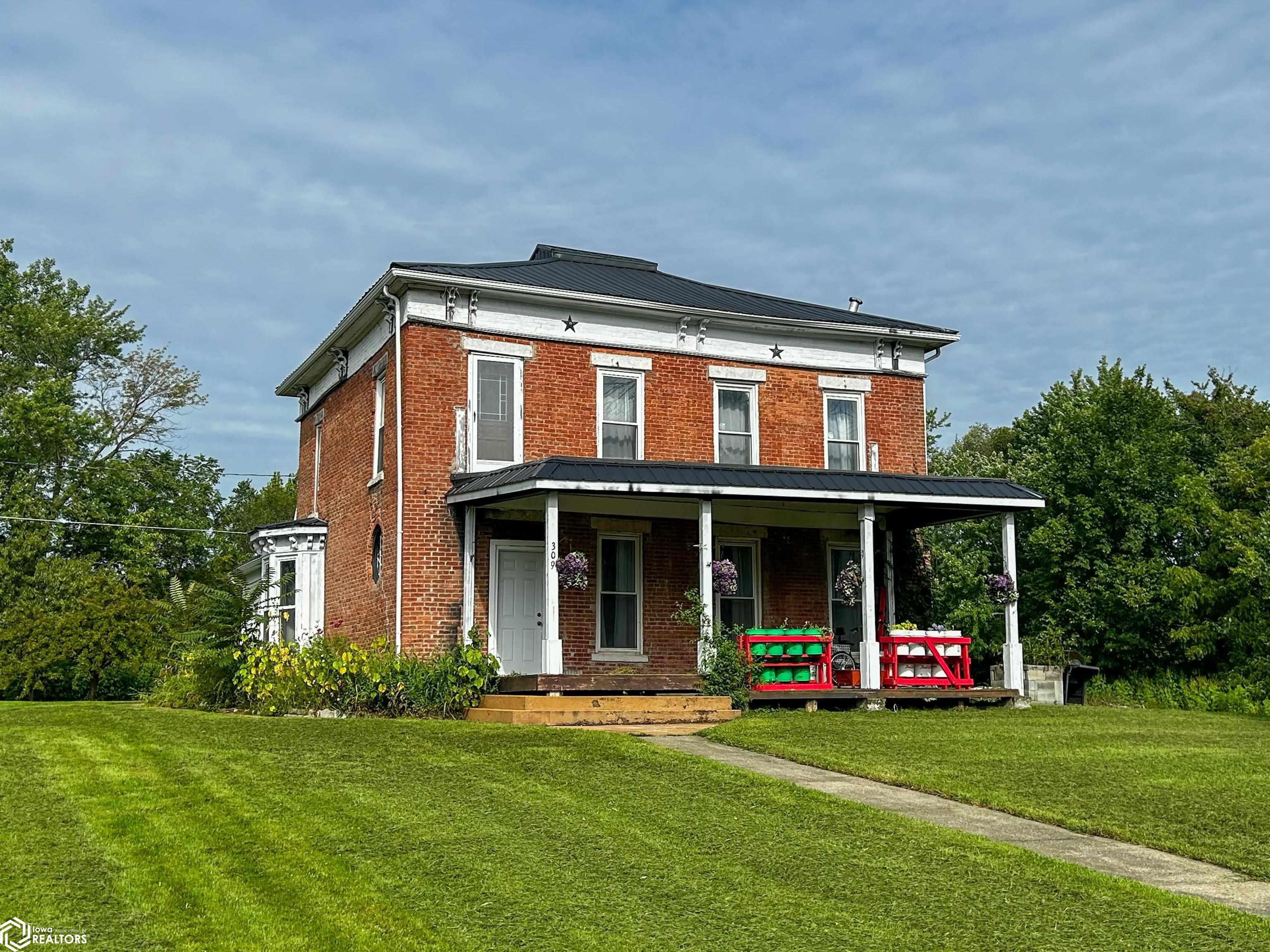 Main St, Albia, IA 52531