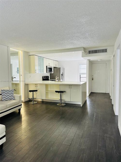 apt-414-20400 W Country Club Dr, Aventura, FL, 33180-1649 | Card Image