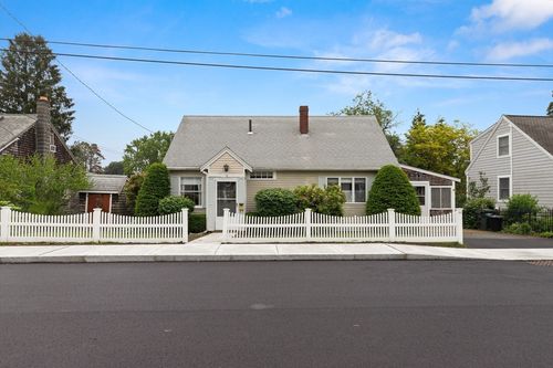 14 Farrell St, Newburyport, MA, 01950-3711 | Card Image