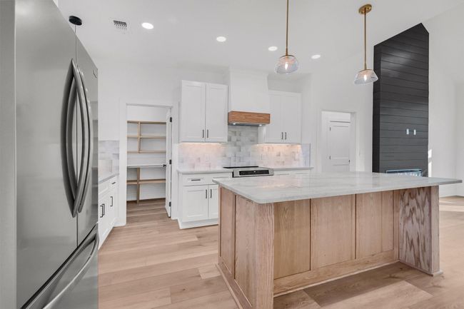 1220 Cr 4045, House other with 4 bedrooms, 2 bathrooms and null parking in Savoy TX | Image 10