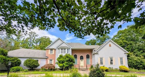 10665 Mount Royal Dr, Concord Township, OH, 44077-9110 | Card Image