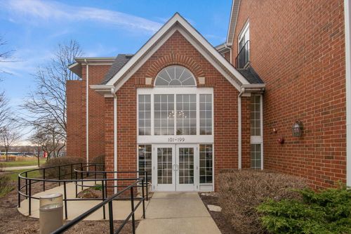 114n-115 Hunt Club Dr, St. Charles, IL, 60174-2393 | Card Image