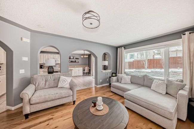 68 Arbour Crest Court Nw, Home with 4 bedrooms, 3 bathrooms and 4 parking in Calgary AB | Image 3