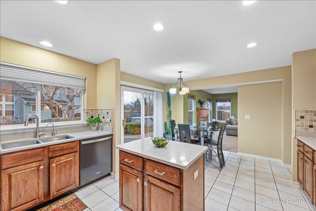 Island with Quartz Counters | Image 8