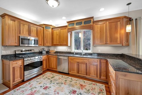 37 Beechwood Dr, Haverhill, MA, 01832-1520 | Card Image