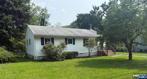 18 Kendall Dr, Ringwood, NJ, 07456-1825 | Card Image